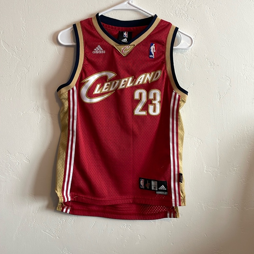 🏀 Stitched James jersey (youth med) 🏀